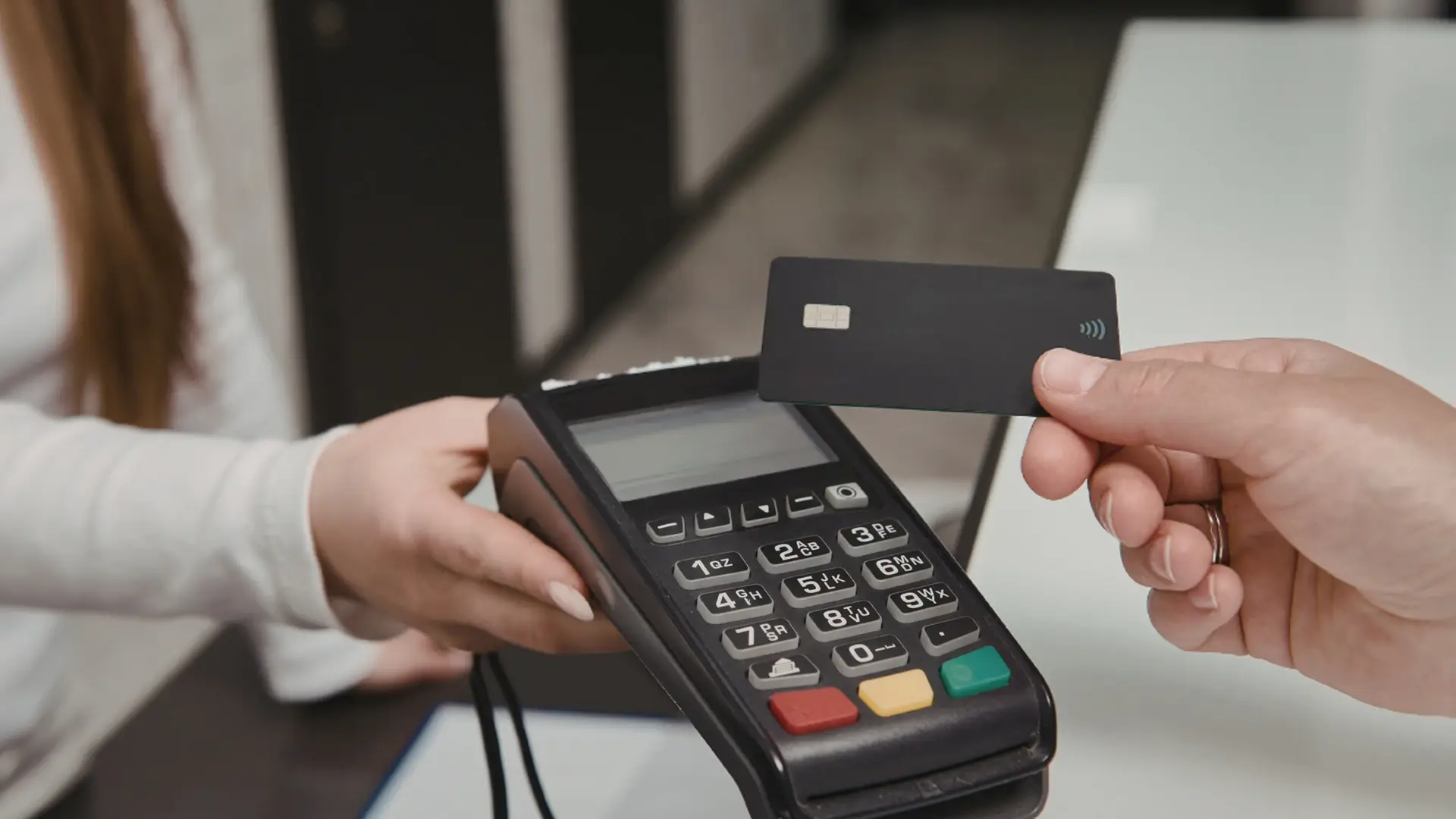 La multiadquirencia presencial: competencia con freno de mano puesto